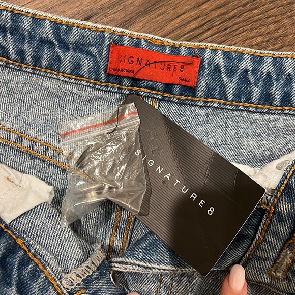 High waisted distressed jean shorts - Picture 3 of 3